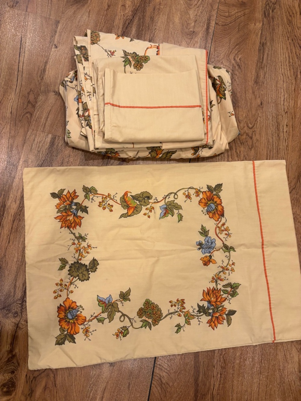 Vintage Sheets Full/Queen with two pillow cases